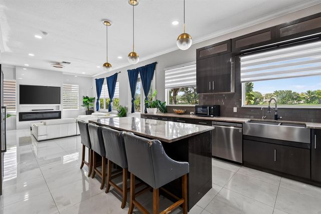 700 Cresta Circle, West Palm Beach, FL 33413
