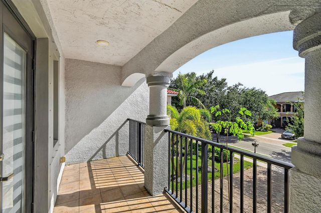 700 Cresta Circle, West Palm Beach, FL 33413
