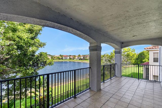 700 Cresta Circle, West Palm Beach, FL 33413