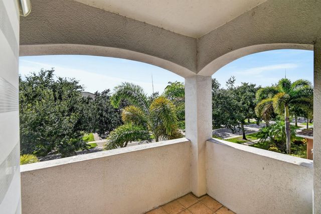 700 Cresta Circle, West Palm Beach, FL 33413