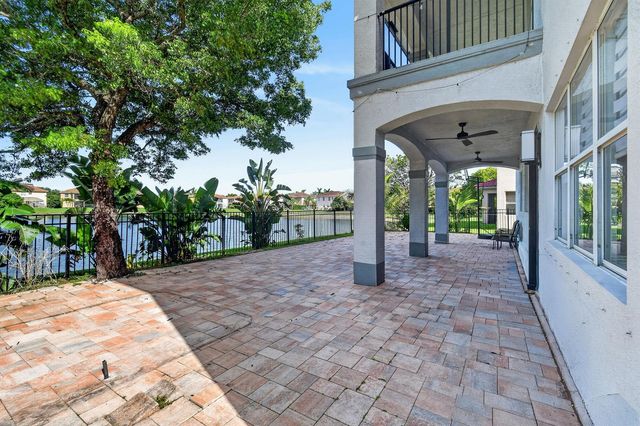 700 Cresta Circle, West Palm Beach, FL 33413