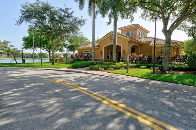 700 Cresta Circle, West Palm Beach, FL 33413