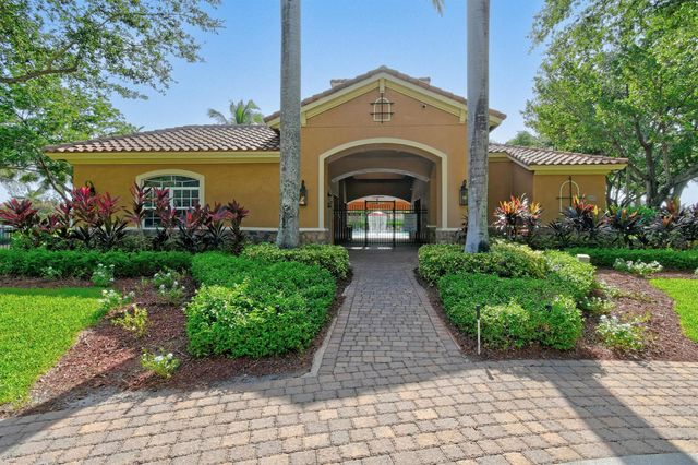 700 Cresta Circle, West Palm Beach, FL 33413