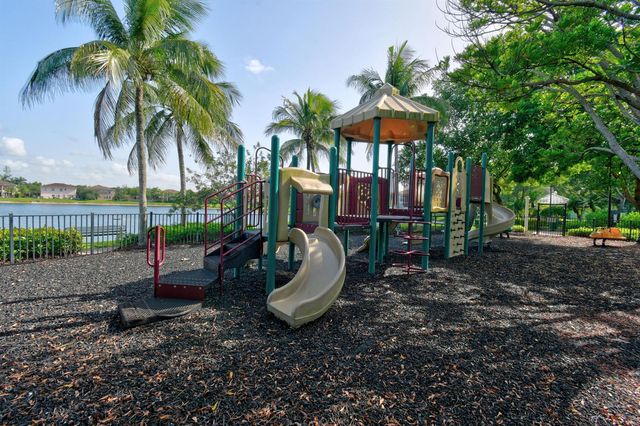 700 Cresta Circle, West Palm Beach, FL 33413