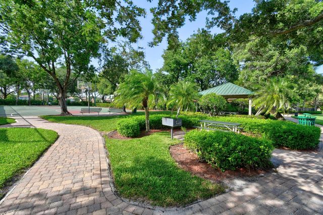 700 Cresta Circle, West Palm Beach, FL 33413