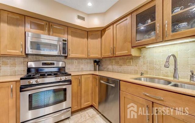 17 Ashford Drive, Plainsboro, NJ 08536