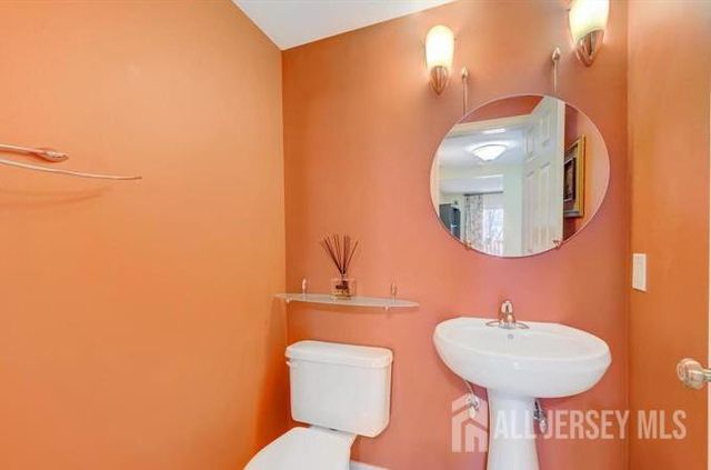17 Ashford Drive, Plainsboro, NJ 08536
