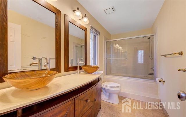 17 Ashford Drive, Plainsboro, NJ 08536