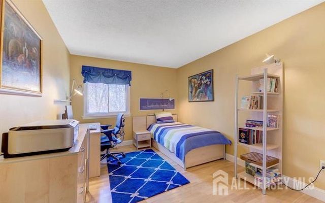 17 Ashford Drive, Plainsboro, NJ 08536