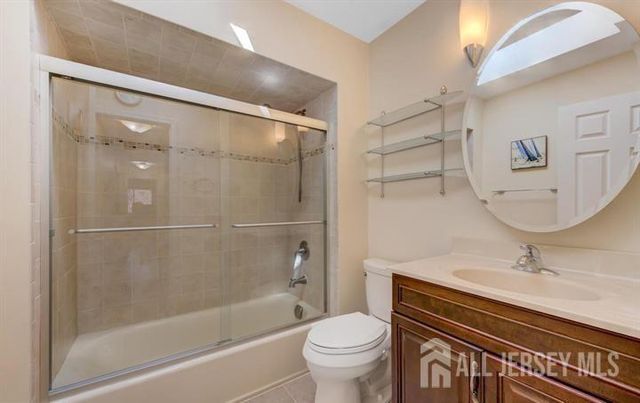 17 Ashford Drive, Plainsboro, NJ 08536