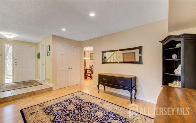17 Ashford Drive, Plainsboro, NJ 08536