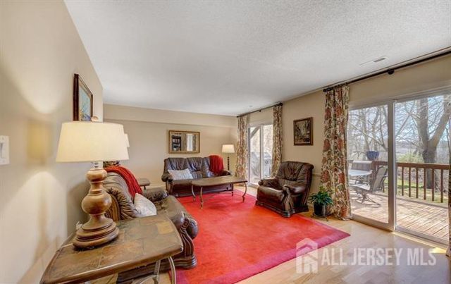 17 Ashford Drive, Plainsboro, NJ 08536
