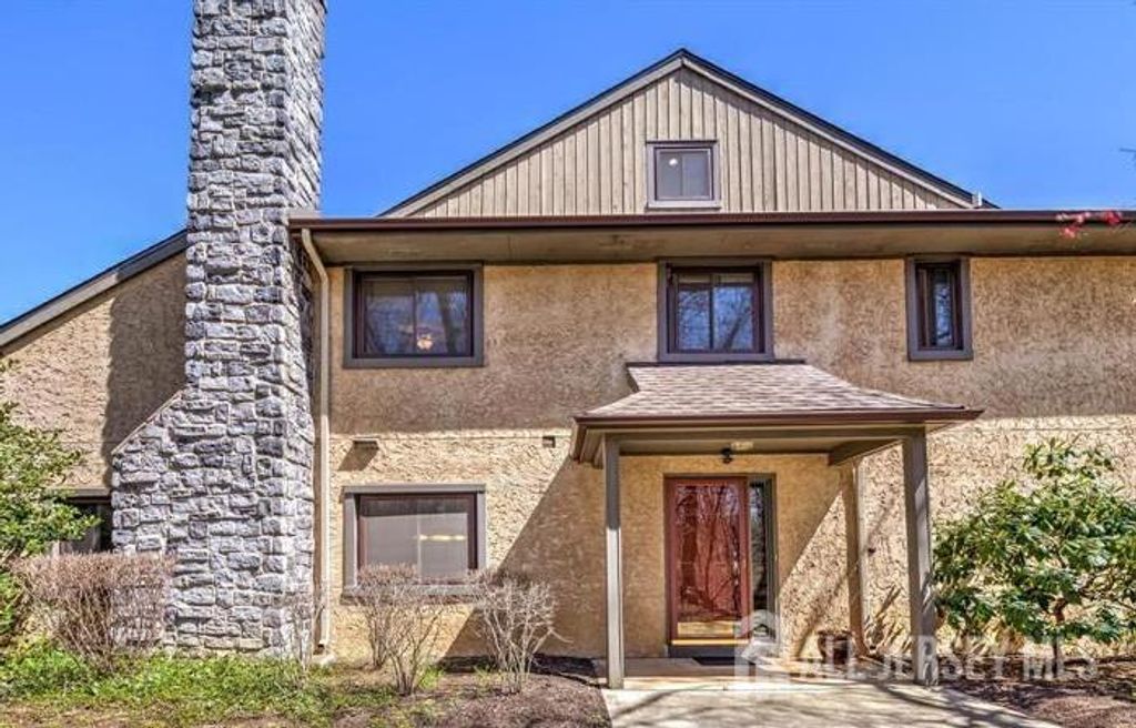 17 Ashford Drive, Plainsboro, NJ 08536