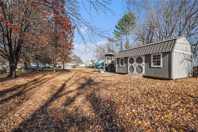 111 Pawnee Street, Hiawatha, KS 66434