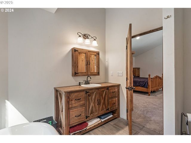 73210 KINGSBURY Ln, Elgin, OR 97827