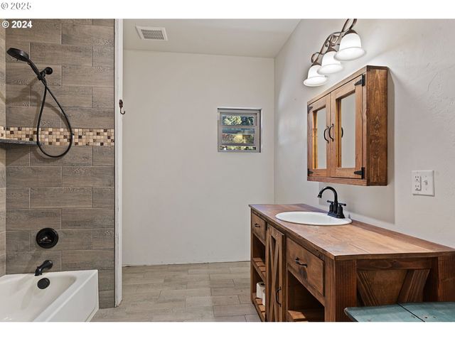 73210 KINGSBURY Ln, Elgin, OR 97827