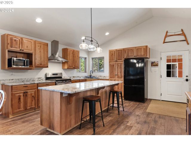 73210 KINGSBURY Ln, Elgin, OR 97827