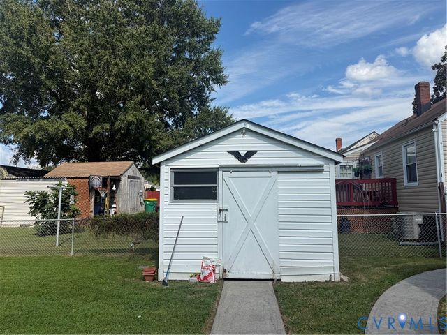 2713 Pickett St, Hopewell, VA 23860