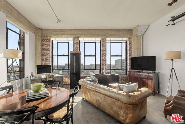 315 E 8th Street 1004, Los Angeles, CA 90014