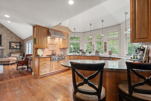 71 Sears Rd, Southborough, MA 01772