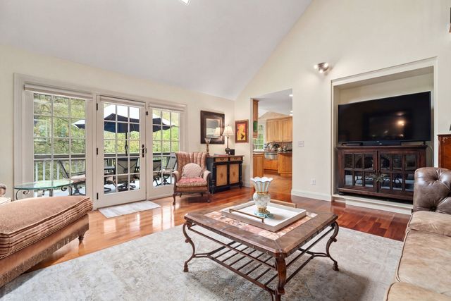 71 Sears Rd, Southborough, MA 01772