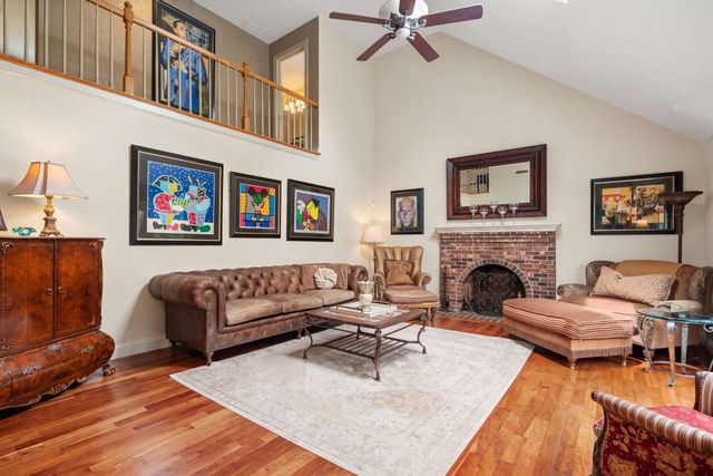 71 Sears Rd, Southborough, MA 01772