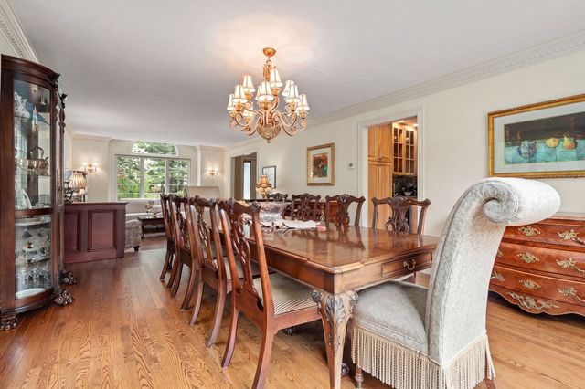 71 Sears Rd, Southborough, MA 01772