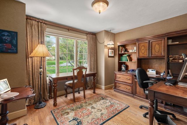 71 Sears Rd, Southborough, MA 01772