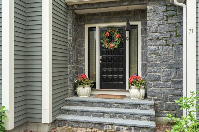 71 Sears Rd, Southborough, MA 01772