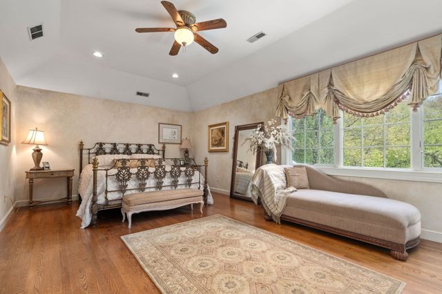 71 Sears Rd, Southborough, MA 01772