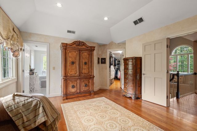 71 Sears Rd, Southborough, MA 01772