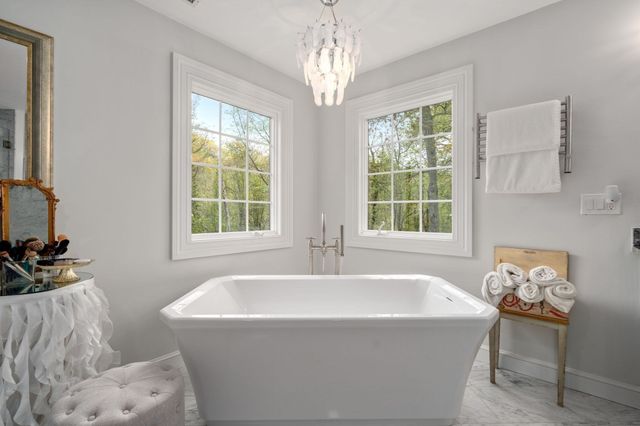 71 Sears Rd, Southborough, MA 01772
