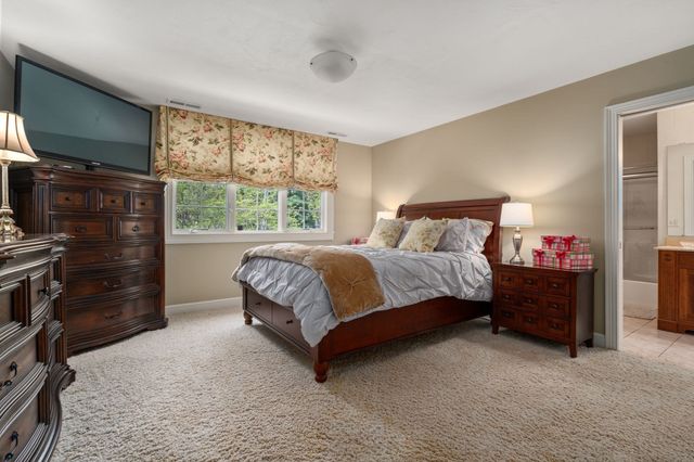 71 Sears Rd, Southborough, MA 01772
