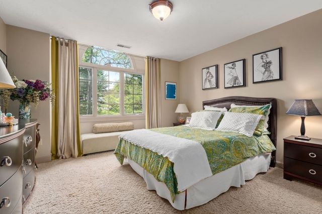 71 Sears Rd, Southborough, MA 01772