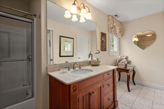 71 Sears Rd, Southborough, MA 01772