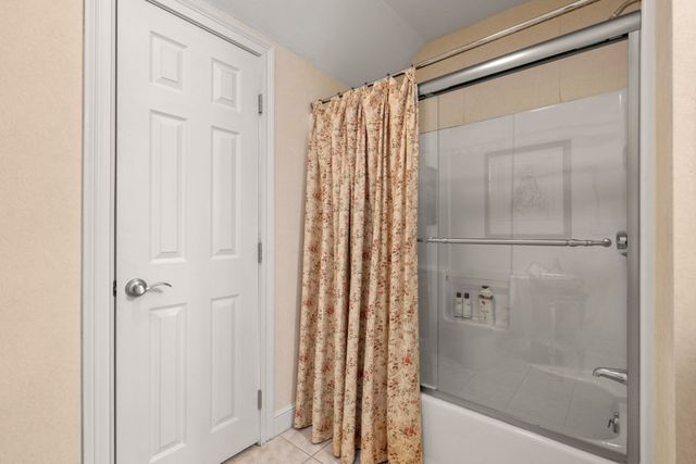 71 Sears Rd, Southborough, MA 01772