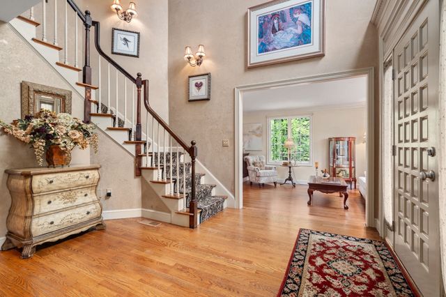 71 Sears Rd, Southborough, MA 01772