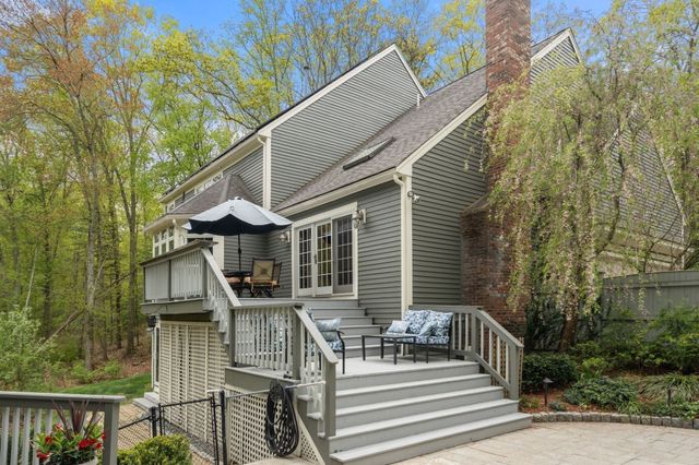 71 Sears Rd, Southborough, MA 01772