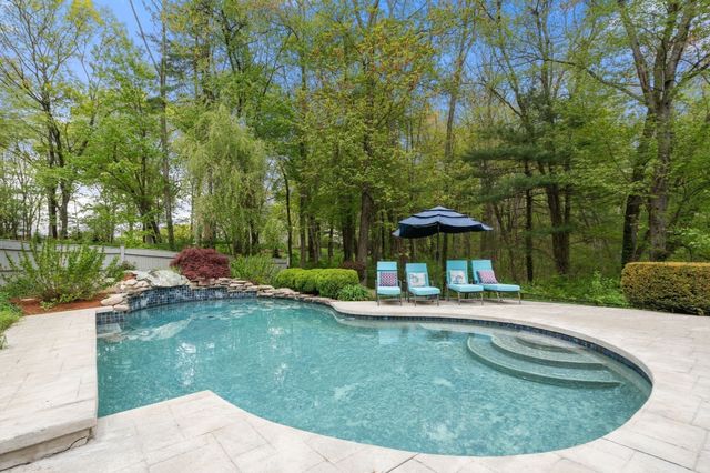 71 Sears Rd, Southborough, MA 01772