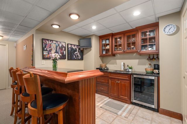 71 Sears Rd, Southborough, MA 01772