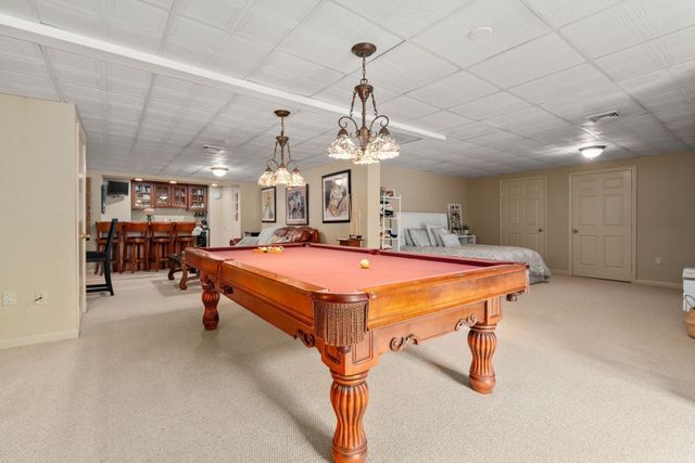71 Sears Rd, Southborough, MA 01772