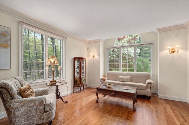 71 Sears Rd, Southborough, MA 01772
