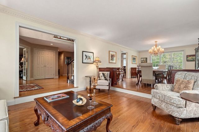 71 Sears Rd, Southborough, MA 01772
