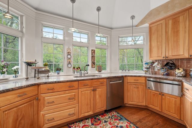 71 Sears Rd, Southborough, MA 01772