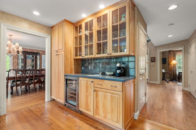 71 Sears Rd, Southborough, MA 01772