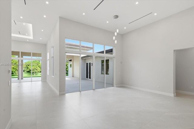 2880 SW 113 Avenue, Miami, FL 33165