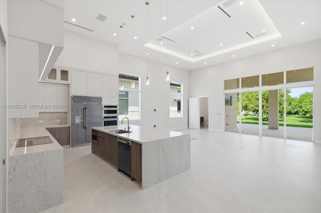 2880 SW 113 Avenue, Miami, FL 33165