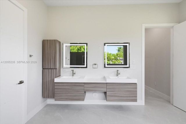 2880 SW 113 Avenue, Miami, FL 33165