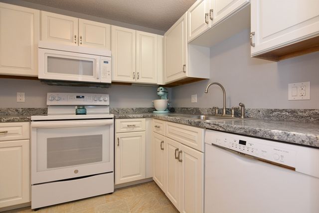 14 Bourbon St. 31, Peabody, MA 01960
