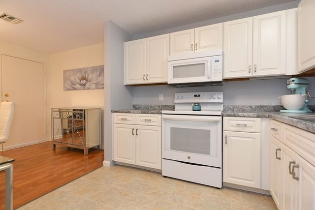 14 Bourbon St. 31, Peabody, MA 01960